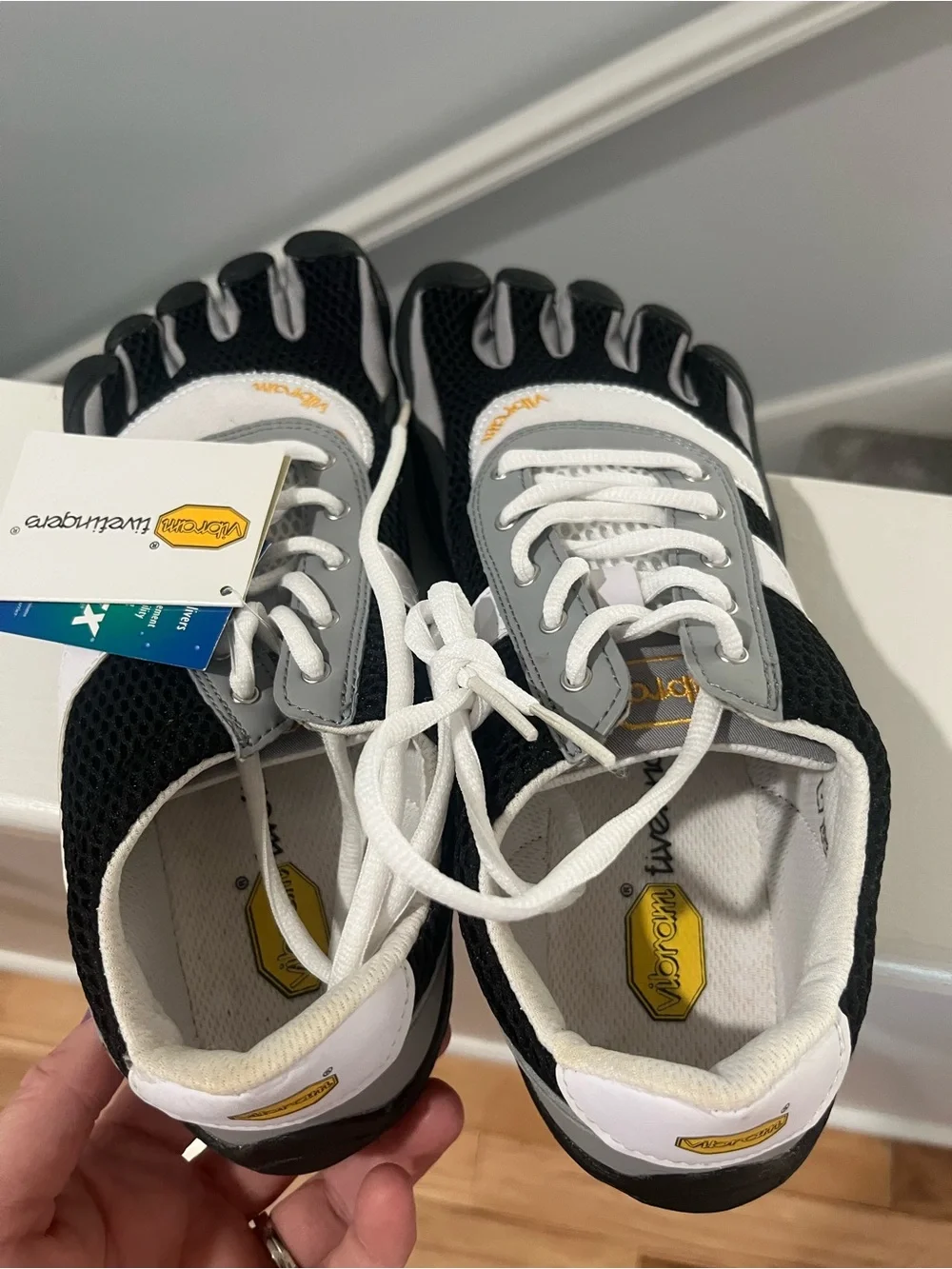 Vibram FiveFingers Kids Black White Gray Toe Sneakers Youth 42 Speed Youth NWT